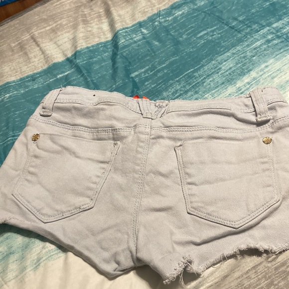 Light color Jean shorts - Picture 4 of 4